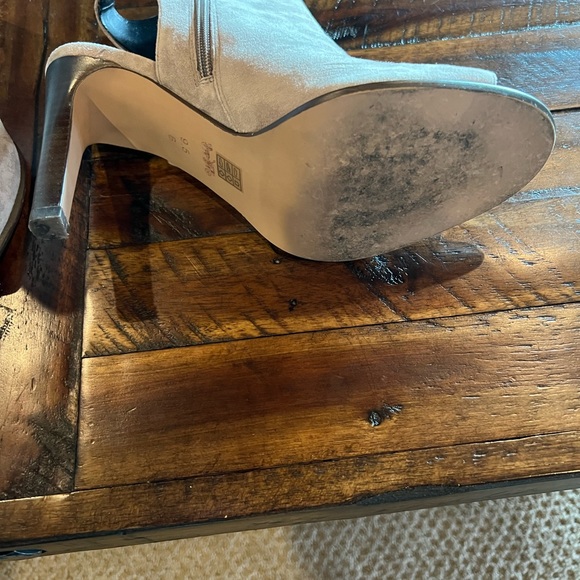 Coach booties size 9.5. Tan color - Picture 4 of 7